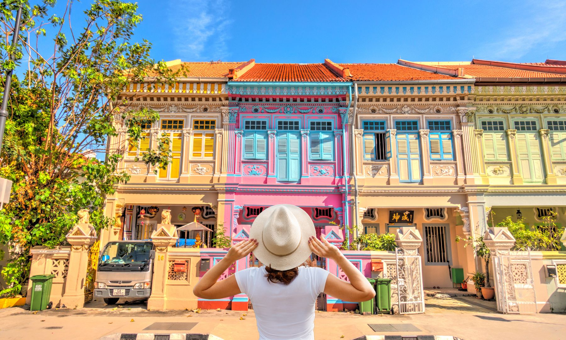 カラフルな建物が並ぶ、可愛い街・カトンを散策